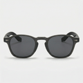 Negro con lentes oscuros