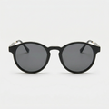 Negro con lentes oscuros